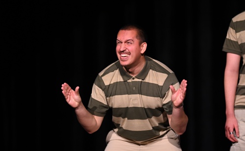 513